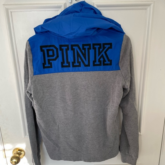 Get ready for fall with this Nylon quarter zip VS Pink Hoodie - Picture 1 of 4